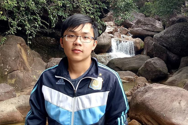 Năm 2015, chiến thắng trong trận chung kết của Văn Viết Đức ghi dấu ấn đầu tiên cho trường THPT Thị xã Quảng Trị nói riêng và tỉnh Quảng Trị nói chung tại sân chơi Olympia. Điều này càng đặc biệt hơn khi đến vào đúng dịp kỷ niệm 40 năm ngày thành lập THPT Thị xã Quảng Trị. Từ năm 2016, Viết Đức trở thành sinh viên ngành Kỹ sư Xây dựng tại Đại học Kỹ thuật Swinburne, Australia. Ảnh: FBNV.