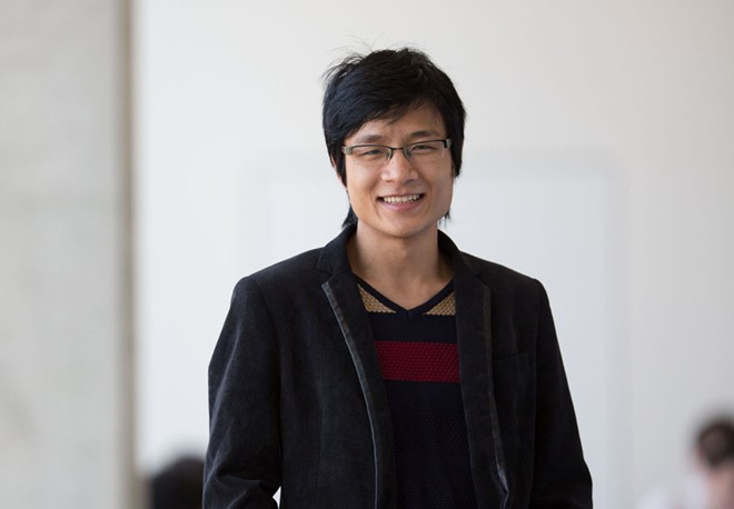 Quán quân Olympia năm thứ 6 Lê Vũ Hoàng - đại diện THPT Số 1 Bố Trạch, Quảng Bình - để lại ấn tượng trong lòng khán giả về tấm gương vượt khó nhờ học giỏi. Vũ Hoàng hoàn thành chương trình tiến sĩ tại Đại học Swinburne, Australia. Anh lập gia đình vào tháng 2/2013 và hiện có 2 con. Lê Vũ Hoàng là người sáng lập và giám đốc công nghệ của công ty VIoT. Ảnh: Swinburne.edu.