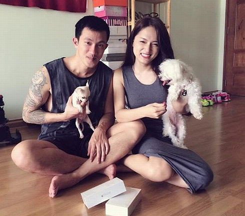 Kể từ sau khi chính thức xác nhận tình cảm, cặp đôi thường xuyên chia sẻ những hình ảnh đời thường của nhau, đồng hành cùng nhau trong các sự kiện hay thậm chí còn về sống chung một nhà.