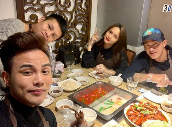 Mới đây nhất, trên trang Instagram của mình, Hoa Hậu Chuyển Giới Quốc Tế còn công khai chia sẻ hình ảnh ăn uống thân mất cùng Criss Lai và những người bạn. Động thái này khiến nhiều khán giả hi vọng cặp đôi sẽ trở về bên nhau sau khoảng thời gian dài xa cách.