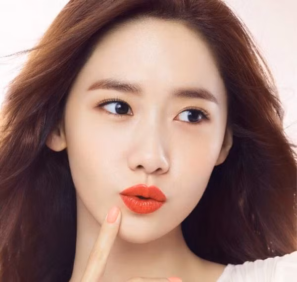 Song Tử (21/5-21/6): Người đẹp cá tính và nghịch ngợm luôn giúp mọi người có những giây phút thật sảng khoái. Cô gái sinh tháng 6 này thích hợp với các tông son cam và vàng như cam đất, cam đỏ…