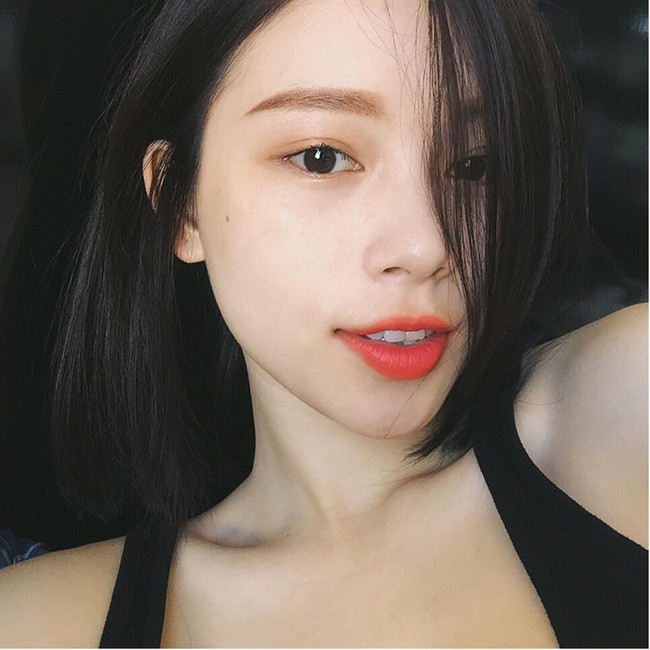 Bạch Dương (21/3-20/4): Cô nàng bản lĩnh, vô tư và tốt bụng nhất 12 chòm sao đã lộ diện. Bạch Dương sẽ cho bạn biết được để thành công bạn thật sự cần những gì. Nhưng trước hết, hãy để cô ấy tỏa sáng bằng những tông son mang sắc cam và đỏ nhé.