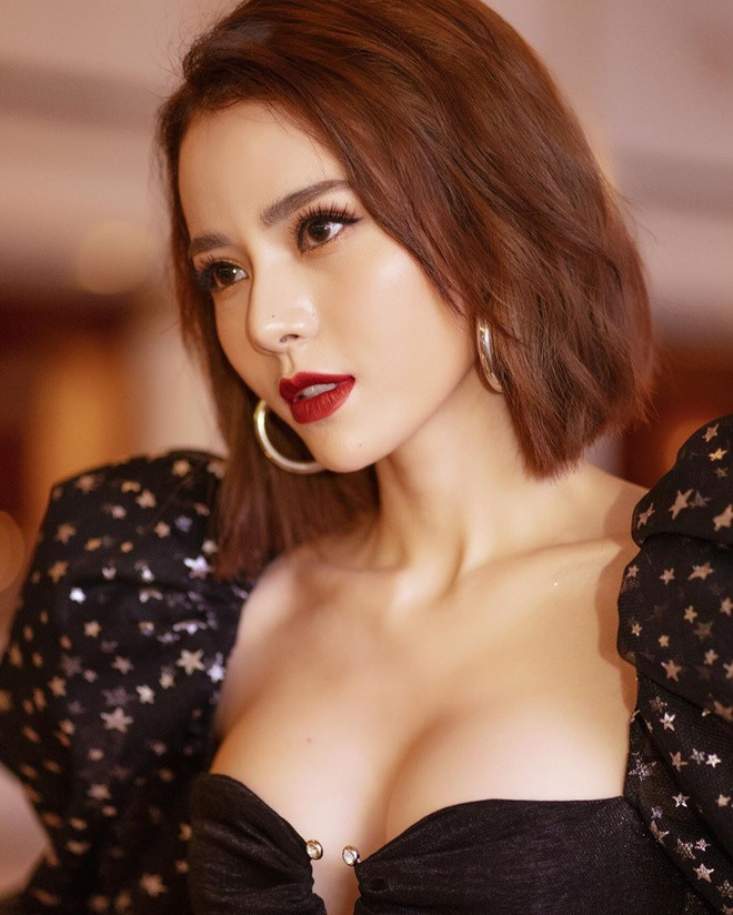 Ba năm sau đó, nữ ca sĩ tham gia Học viện Ngôi sao và lọt vào top 4. Năm 2016, cô gái gốc Quảng tiếp tục tham dự X-Factor (Nhân tố bí ẩn) và giành được vị trí á quân cùng nhóm S-Girls.