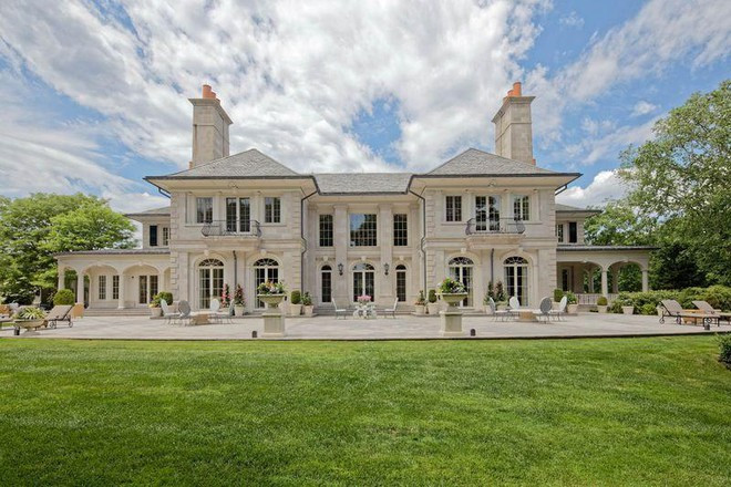 Ong chu Reebok rao ban biet thu 38 trieu USD vi qua rong