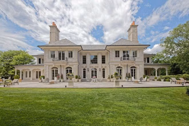 Ong chu Reebok rao ban biet thu 38 trieu USD vi qua rong