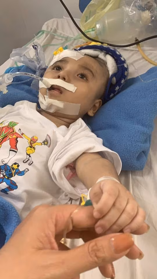 Tuy nhiên, cách đây 2 ngày, Đức Lộc bỗng phát bệnh, sư thầy Lệ Hiếu cùng ban quản lý mái ấm Đức Quang cho cậu bé đi thành phố để kiểm tra. Trên đường đi cậu bé có dấu hiệu mệt bất thường nên mái ấm đã quyết định ghé bệnh viện Nguyễn Đình Chiểu (gần nhất) cho con thở oxy và nhập viện tại đây. Trưa 19/12, bệnh của Đức Lộc trở nặng, phía bệnh viện đã hỗ trợ để đưa con lên Bệnh viện Nhi Đồng TP.HCM và 19h29p tối cùng ngày con ra đi mãi mãi.