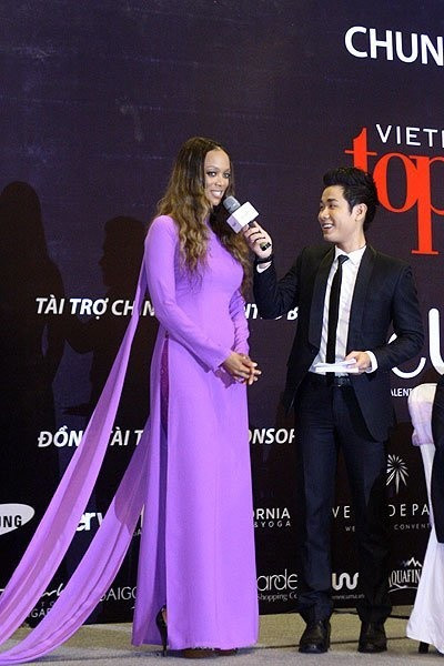 Bao quoc te noi gi ve nu ca si My 