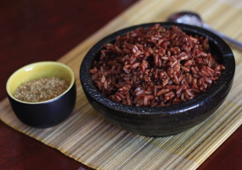 Tin “bac si Google”, nhap vien cap cuu vi an gao lut, muoi vung