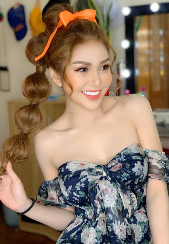 Người đẹp quê Vĩnh Long sở hữu một lượng lớn người hâm mộ nhờ ngoại hình dễ thương, xinh xắn. Cô cũng nói không với scandal khi hoạt động nghệ thuật.