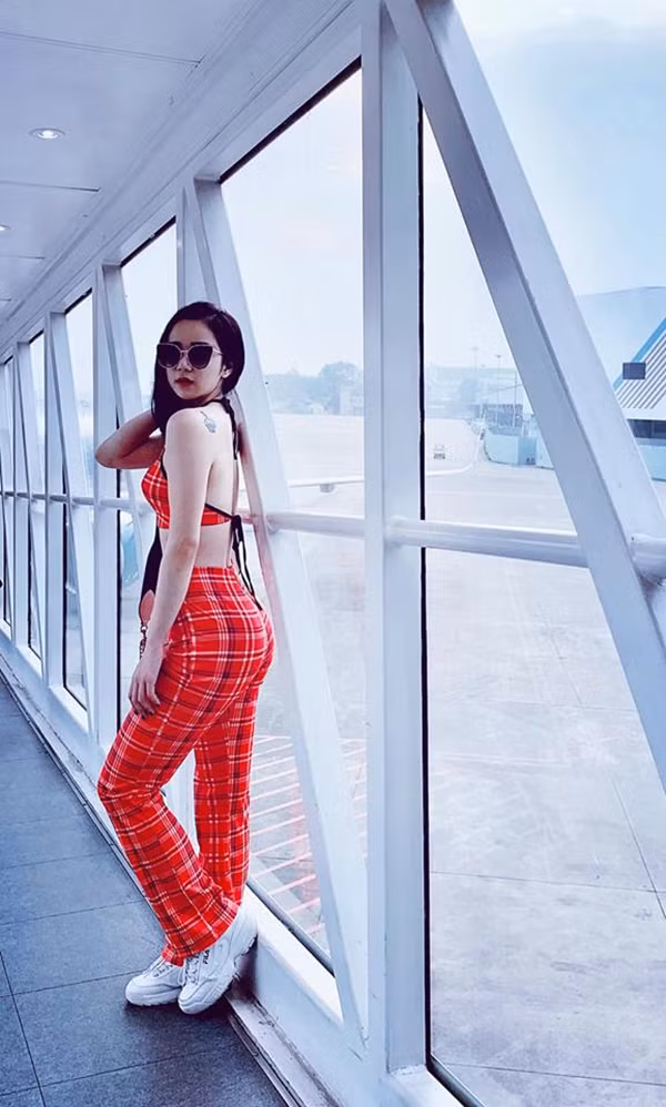 Ngoài ra, cô nàng này còn đứng vị trí Top 50 Kpop Star Hunt 2012 - chương trình tìm kiếm tài năng âm nhạc dành cho những bạn trẻ muốn trở thành ngôi sao hàng đầu.