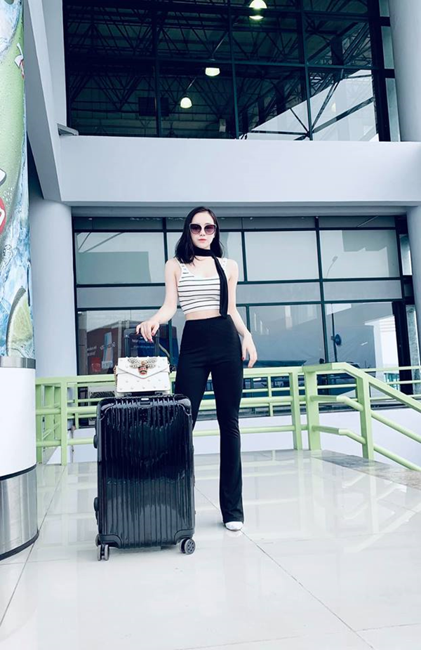 Không sở hữu chiều cao quá nổi bật nhưng Nhã Tiên lại có khuôn mặt baby cùng vóc dáng cực kì nóng bỏng nhờ chăm chỉ luyện tập. Tuy còn khá trẻ nhưng Nhã Tiên lại có gu ăn mặc táo bạo khiến nhiều người bất ngờ. Ngoài đời thường, người đẹp gốc Hưng Yên ăn mặc khá gợi cảm sexy.