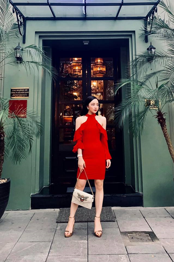 Dù thừa nhận Chi Pu chính là hình tượng mà mình theo đuổi nhưng Nhã Tiên vẫn cho rằng cô hơn Chi Pu rất nhiều mặt. Phát ngôn này của Nhã Tiên bị nhiều người đánh giá là ngạo mạn, tự tin thái quá và có phần "dựa hơi" vào Chi Pu để gây chú ý.