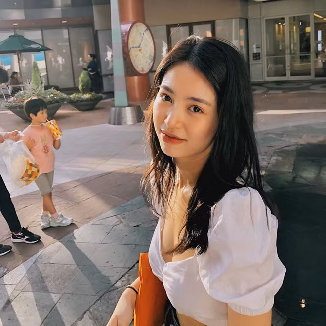 Tuy không lấn sân lĩnh vực giải trí như hai cô bạn thân Quỳnh Anh Shyn và An Japan trong "bộ ba sát thủ", Mẫn Tiên vẫn được nhiều người quan tâm. Cô hiện có gần một triệu follower trên trang cá nhân.