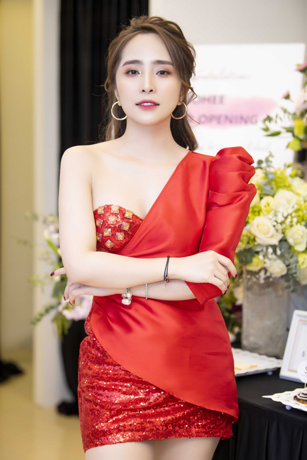 Nhan sắc ngày càng ngọt ngào của nữ ca sĩ sinh năm 1988.