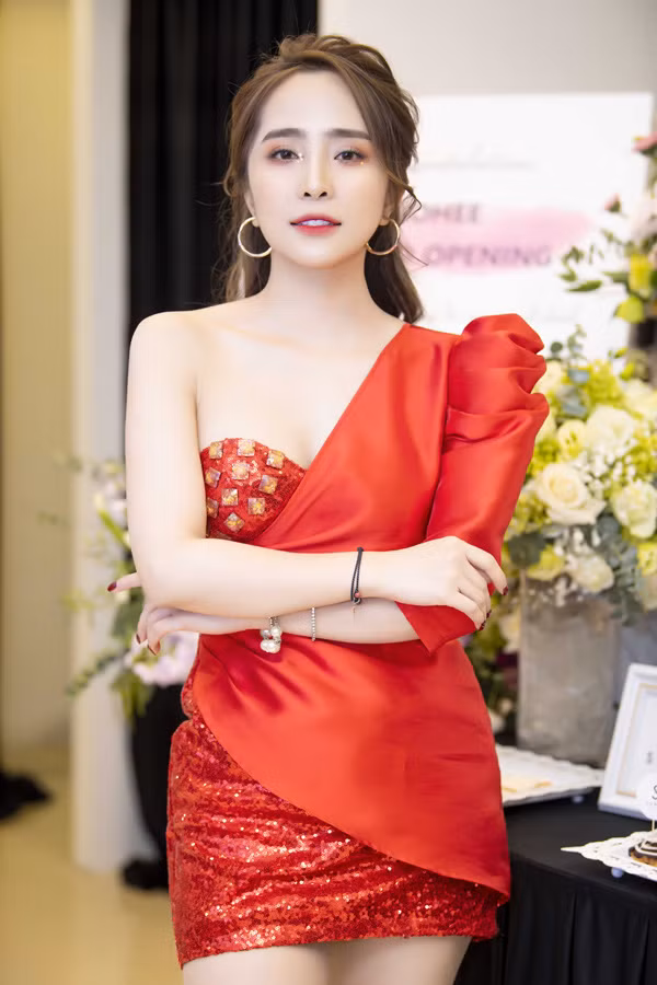 Nhan sắc ngày càng ngọt ngào của nữ ca sĩ sinh năm 1988.