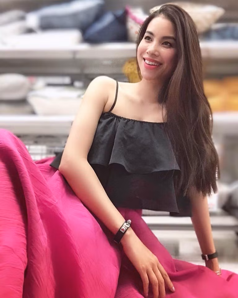 Pham Huong bat ngo bi to nhieu lan phau thuat tham my-Hinh-2