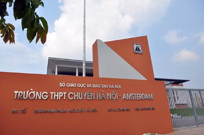 3 thi sinh thi vao lop 10 chuyen HN Amsterdam va Nguyen Hue bi dinh chi thi
