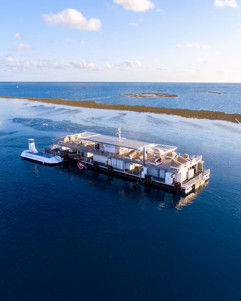 Đến Reefsuites, bạn sẽ được trải nghiệm nhiều dịch vụ tiện nghi và mới lạ.Tuy nhiên, ở đây hoàn toàn không có sóng điện thoại hay wifi.