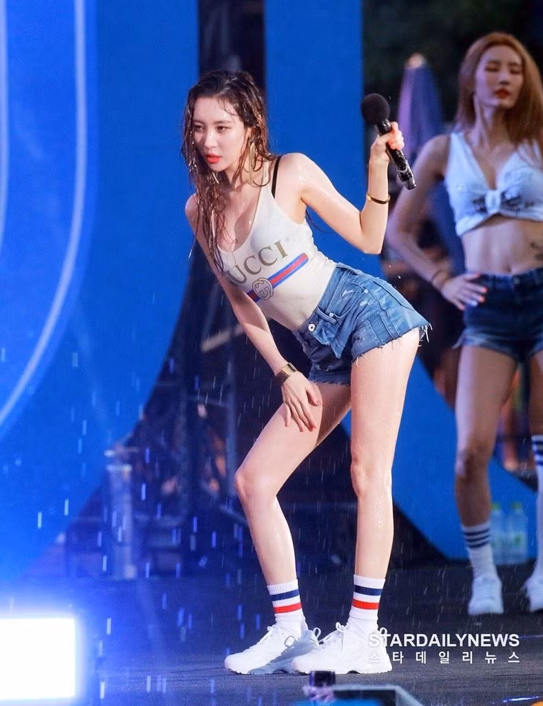 Phia sau ban hop dong no le mang lai ty USD cho showbiz-Hinh-2