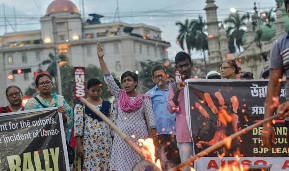 Rung dong vu nu sinh khiem thi bi hai thay giao cuong hiep-Hinh-3