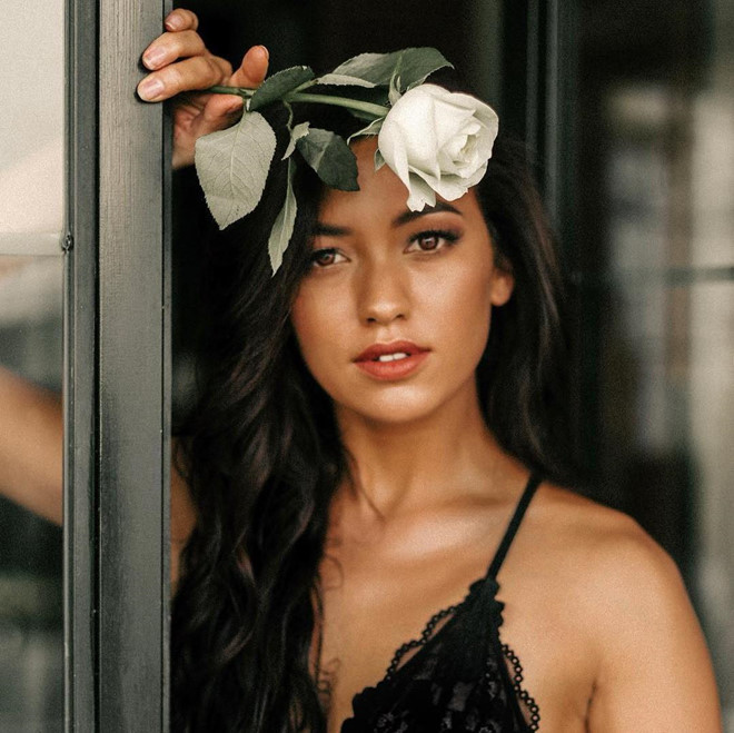 Sau một thời gian dừng lại để hoàn thành chương trình tại ĐH Wisconsin-Madison, Mỹ, Eleni trở lại vào năm 2015 và chuyển hướng hoạt động.