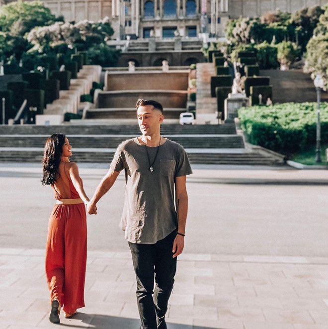 Hai người thường xuyên dành cho nhau những lời ngọt ngào, khoe ảnh thân mật khi cùng du lịch đến nhiều nơi trên thế giới.