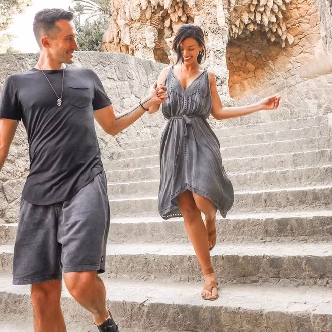 Tháng 3/2019, Eleni công khai hẹn hò với bạn trai người Mỹ Tommy Joiner. Anh cũng là blogger được nhiều người theo dõi.