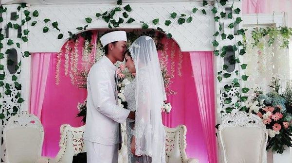 Co gai vuot 13.000 km de cau hon nguoi trong mong ngay lan gap dau tien-Hinh-3