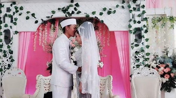 Co gai vuot 13.000 km de cau hon nguoi trong mong ngay lan gap dau tien-Hinh-3