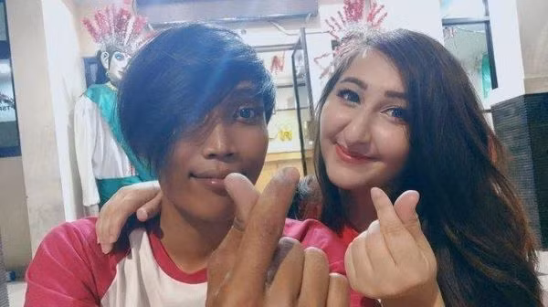 Co gai vuot 13.000 km de cau hon nguoi trong mong ngay lan gap dau tien