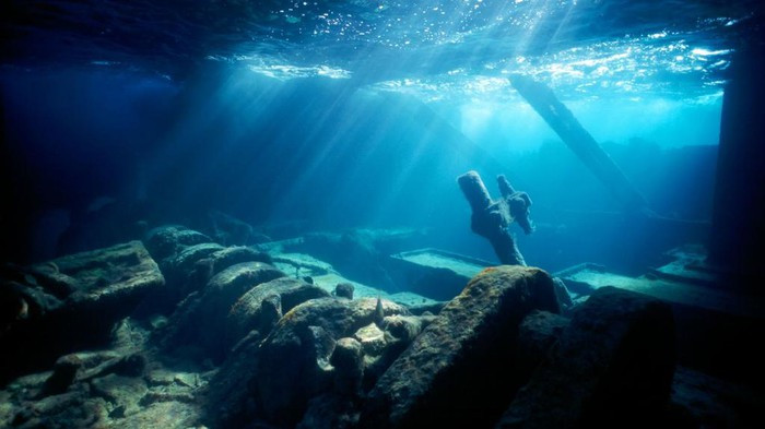 Theo các báo cáo chính thức do Hải quân, Không quân, Lực lượng Bảo vệ Bờ biển của Mỹ sau khi hoàn thành hoạt động tìm kiếm, một số vụ việc mất tích đã được ghi lại. Vào tháng 12/1945, trong buổi huấn luyện thường lệ, chuyến bay 19 cất cánh từ căn cứ Hải quân Mỹ không bao giờ quay trở lại. Khi mọi hi vọng tìm kiếm dần đi vào bế tắc, một trong 2 máy bay được Hải quân gửi đi tìm kiếm trở về, chiếc còn lại đã biến mất mãi mãi. Ảnh: Mental Floss.