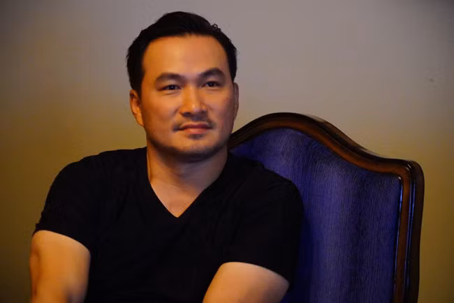 Chi Bảo có cuộc sống kín tiếng trong nhiều năm qua. Trước đó anh tham gia trong rất nhiều phim như “Người đàn bà yếu đuối”, “Bến sông trăng”, “Đẻ mướn”, “Hương đời”, “Người đẹp Tây Đô”, “Trường Sơn ngày ấy”, “Ba lẻ một”, “Giao thời”, “Những năm tháng dấu yêu”, “Lục Vân Tiên”, “Lẵng hoa tình yêu”, “Cô gái xấu xí”...