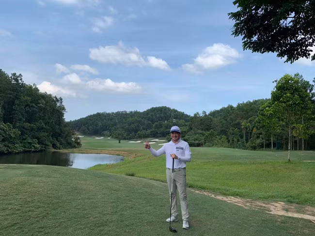 Anh từng kết hôn vào thập niên 1990 rồi ly hôn, sau đó tái hôn lần hai. Anh hiện sống cùng con trai tên Gia Cát, năm nay 17 tuổi.