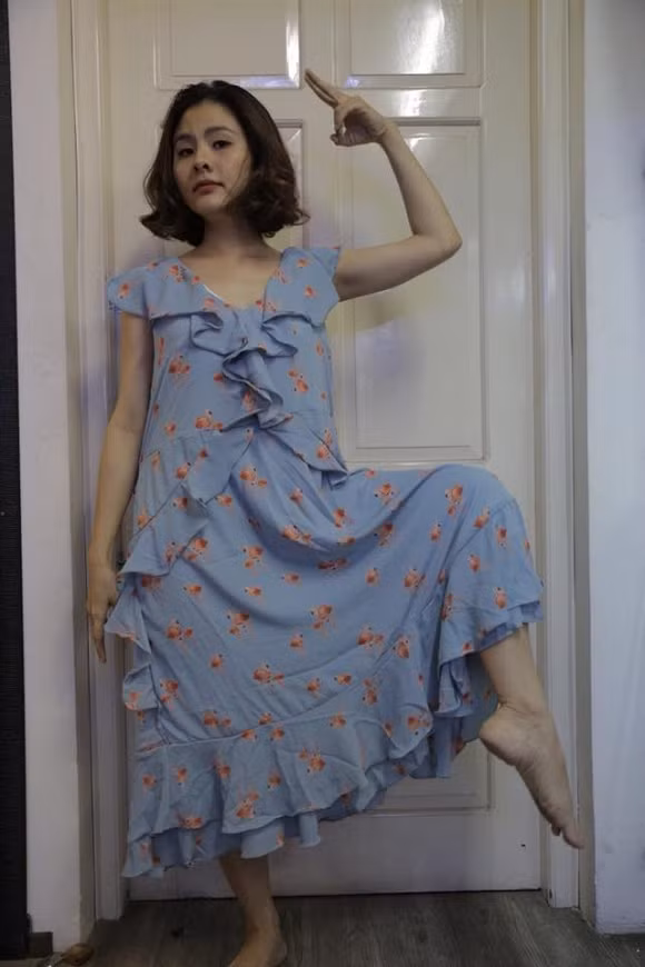 Không chỉ bán lại đồ của mình mà Vân Trang còn thanh lý đồ của cả con gái. Thế nhưng, khi nữ diễn viên "Dù gió có thổi" vừa mới lên tiếng rao bán thì một số người nhắn tin để xin.