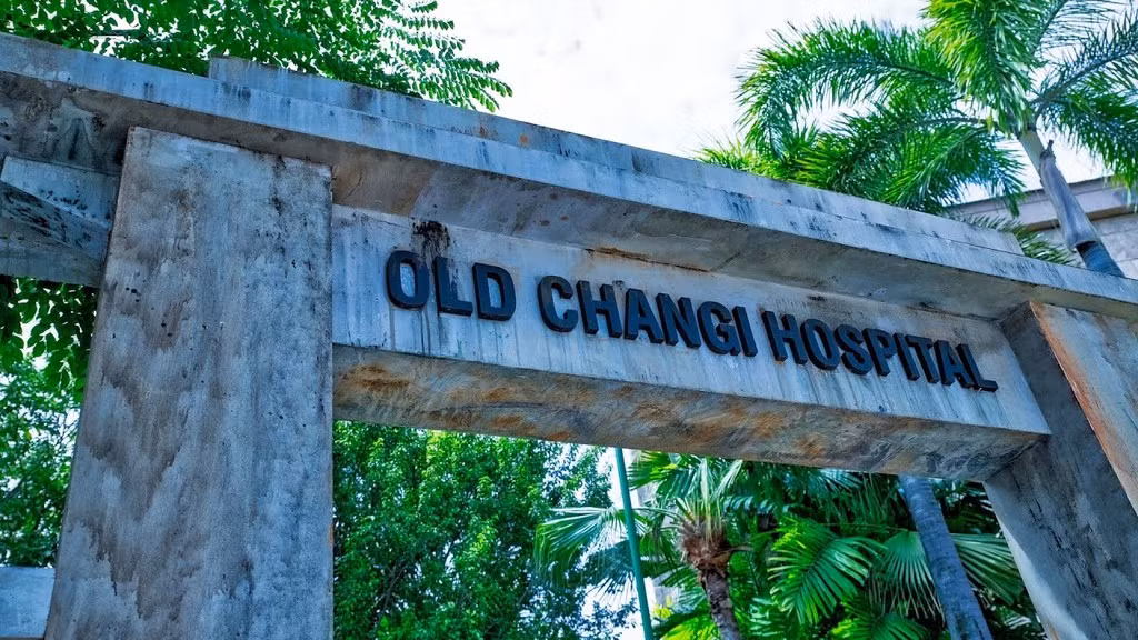 Được xây dựng vào những năm 1930, bệnh viện Old Changi nằm trên đường Nethervaron, Singapore. Trong suốt Chiến tranh Thế giới II, phát xít Nhật sử dụng công trình này như một nhà tù. Người ta truyền tai nhau rằng khi xâm chiếm khu vực này, quân Nhật đã giết nhiều thường dân và tù nhân chiến tranh. Bệnh viện khi đó là nơi diễn ra những cuộc tra tấn dã man và hành quyết đẫm máu. Ảnh: BatakLagu.