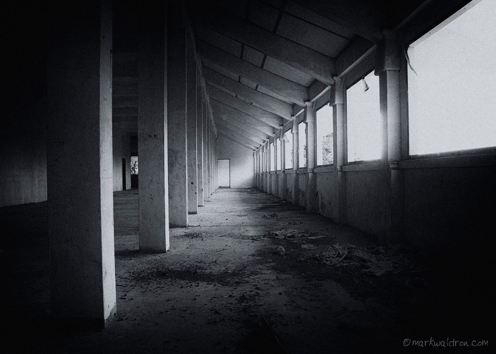 Khi chiến tranh kết thúc, nơi này trở thành bệnh viện. Tuy nhiên, Old Changi nổi tiếng không phải vì là nơi chăm sóc bệnh nhân tốt mà vì những lời đồn đoán quanh những hồn ma lẩn khuất trong bệnh viện. Nhiều người cho biết họ nhìn thấy hồn ma của lính Nhật cũng như hồn ma không đầu. Ảnh: MarkWaldron.