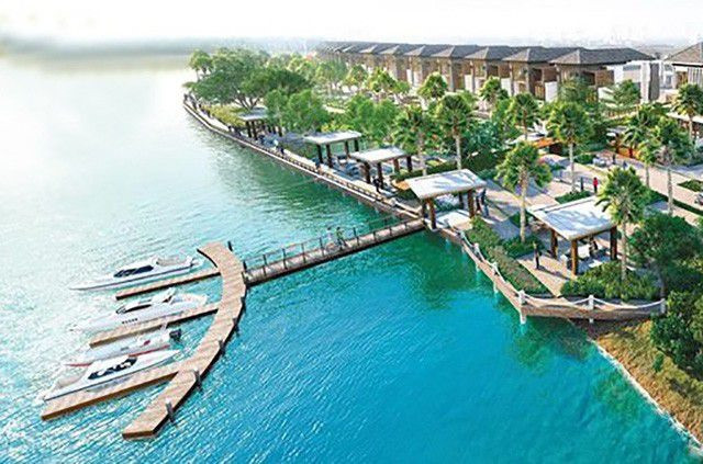 Cao Thái Sơn: Biệt thự triệu đô của ca sĩ Cao Thái Sơn nằm ở khu biệt thự ven sông thuộc huyện Nhà Bè, TPHCM. Điểm nhấn của nơi đây chính là vị trí đối diện công viên hồ, cảnh quan tự nhiên rộng đến 5 ha được lấy cảm hứng từ công viên nổi tiếng Keukenhof (Hà Lan). Bến du thuyền sang trọng chỉ cách trung tâm thành phố 15 phút di chuyển bằng đường thuỷ. Ảnh: ST