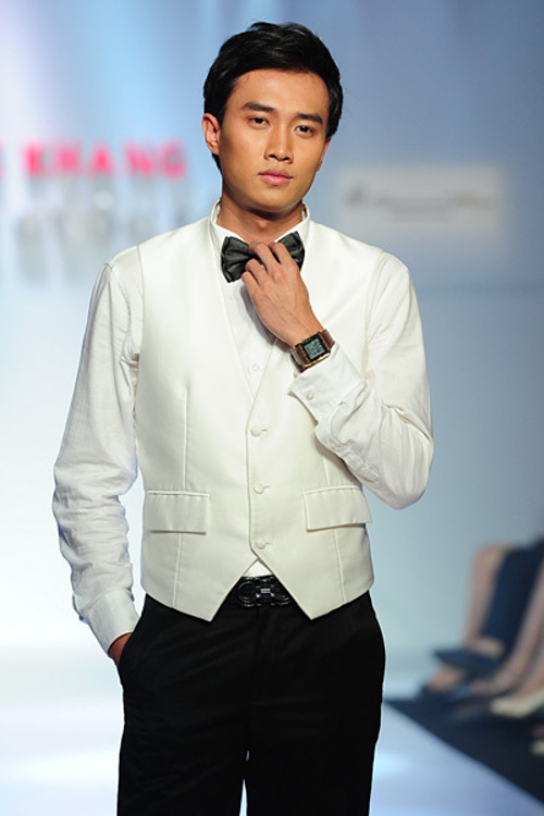 Không đỗ đại học, Quốc Trường tham gia câu lạc bộ người mẫu tại quê nhà Cần Thơ. Trên sàn diễn, anh được khen lạnh lùng, nam tính.