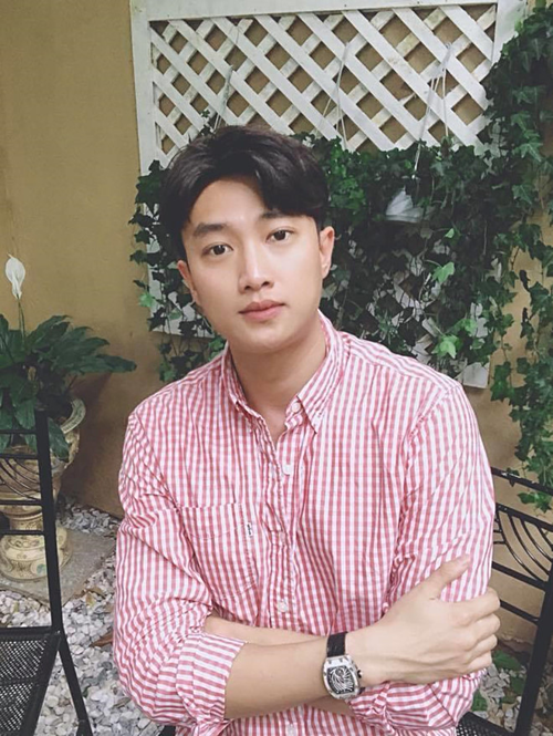 Năm 2019, anh vào vai Vũ "sở khanh" trong Về nhà đi con. Thành công ngoài sức tưởng tượng của vai diễn cũng như bộ phim đã giúp tên tuổi anh trở nên hot hơn bao giờ hết.