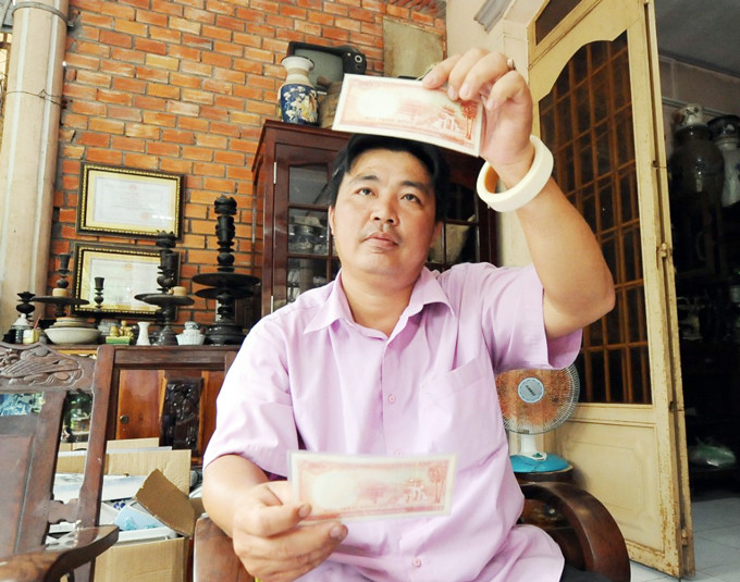 Ban đầu, anh Cường nhờ bạn bè đổi tiền mới để lấy tiền xưa hoặc lấy tiền túi ra mua những tờ tiền xưa có giá thấp. Để có những tờ tiền quý hơn, anh Cường thường xuyên tìm kiếm ở những nơi tiền xưa có khả năng xuất hiện.