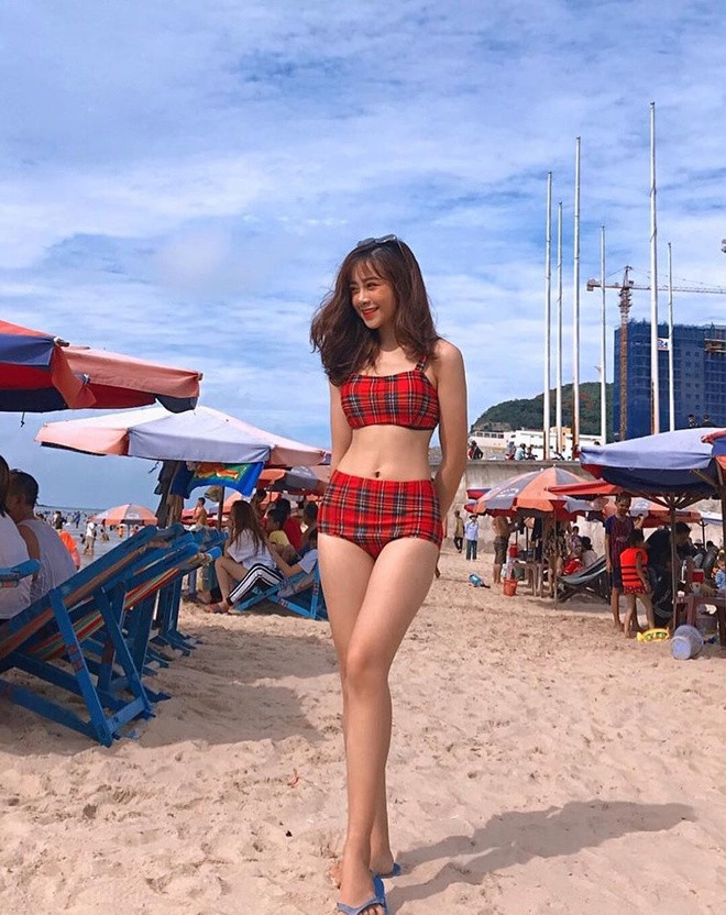 Nhiều người nhận xét phong cách của "cô giáo hot girl" trước đây ngày càng trưởng thành, đằm thắm.