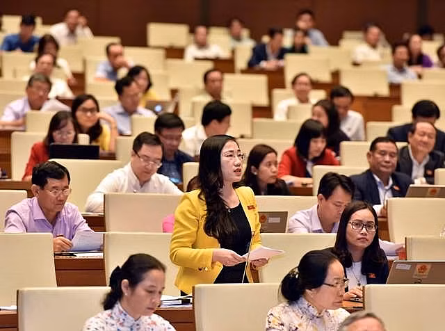 Tranh luan viec cho pham nhan lao dong cai tao ngoai trai giam