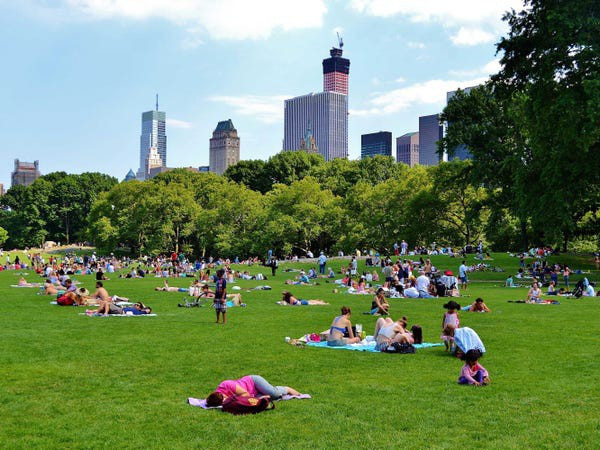 Một gia đình bốn thành viên ở New York phải chi tối thiểu 124.129 USD/năm cho các nhu yếu phẩm, tương đương 10.344 USD/tháng. Họ chi nhiều nhất vào chăm sóc trẻ em, theo Viện Chính sách Kinh tế. Ảnh: Glickr/gigi_nyc.