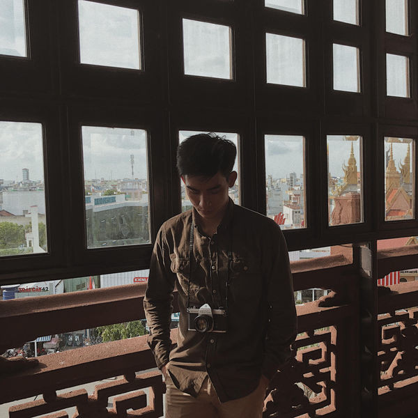 Một số bức ảnh hiếm hoi khác của chàng trai này.