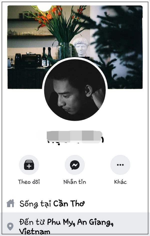 Theo một số bình luận của cư dân mạng, thì anh chàng trong ảnh được cho là có tên Hậu Trần, quê ở An Giang và hiện đang học tập, sinh sống tại Cần Thơ. Trước làn sóng tấn công của cư dân mạng, nhân vật chính đã khoá Facebook.
