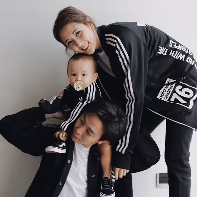 Năm 2017, Julia bất ngờ thông báo có em bé với bạn trai Đồng Hoài Nam. Hiện cả hai đã về chung một nhà và sinh sống tại TP.HCM. Con gái đầu lòng của 9X là bé JJ - một trong những nhóc tỳ nhận được nhiều sự quan tâm của dân mạng nhờ biểu cảm dễ thương.