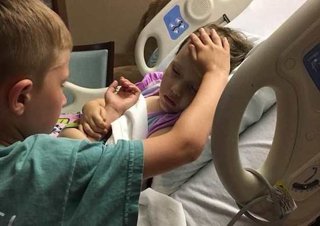 Roi nuoc mat, anh trai ben em gai bi u nao truoc phut ly biet-Hinh-3