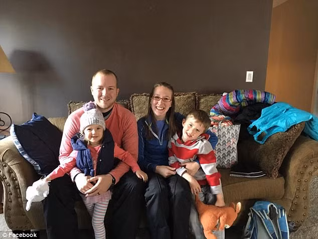 Roi nuoc mat, anh trai ben em gai bi u nao truoc phut ly biet