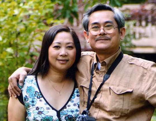 Trong phim Gió qua miền tối sáng, nghệ sĩ Phương Thanh đảm nhận vai người vợ của bác sĩ Hưng (Trọng Trinh). Nghệ sĩ qua đời năm 2009 sau cơn tai biến mạch máu não. Lúc sinh thời, NSND Phương Thanh kết hôn với NSƯT Anh Dũng. Năm 2015, nghệ sĩ Anh Dũng qua đời vì bị tai biến mạch máu não giống như người vợ quá cố.