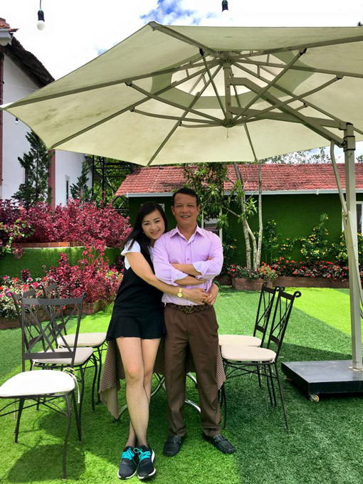 Nữ diễn viên "Gió qua miền tối sáng" sống hạnh phúc bên ông xã làm nghề kinh doanh và 2 người con. Chị tập trung cho cuộc sống gia đình.